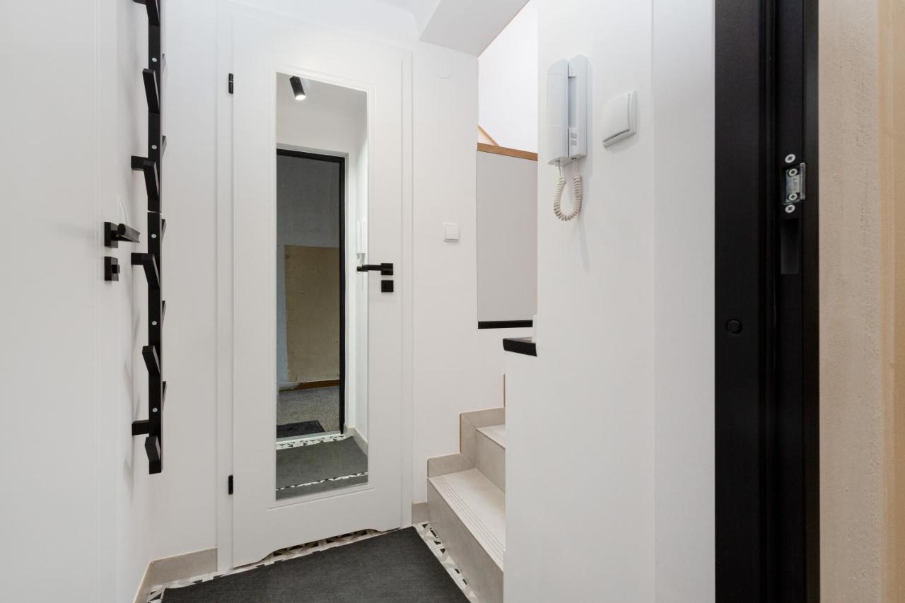City Center Mezzanine Studio Chmielna By Noclegi Renters Warsaw Exterior photo